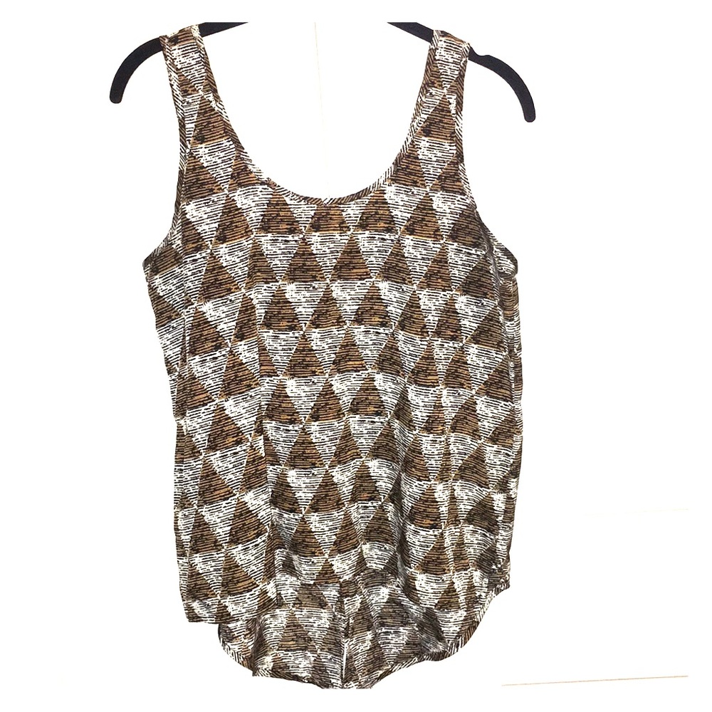 High-low sleeveless blouse